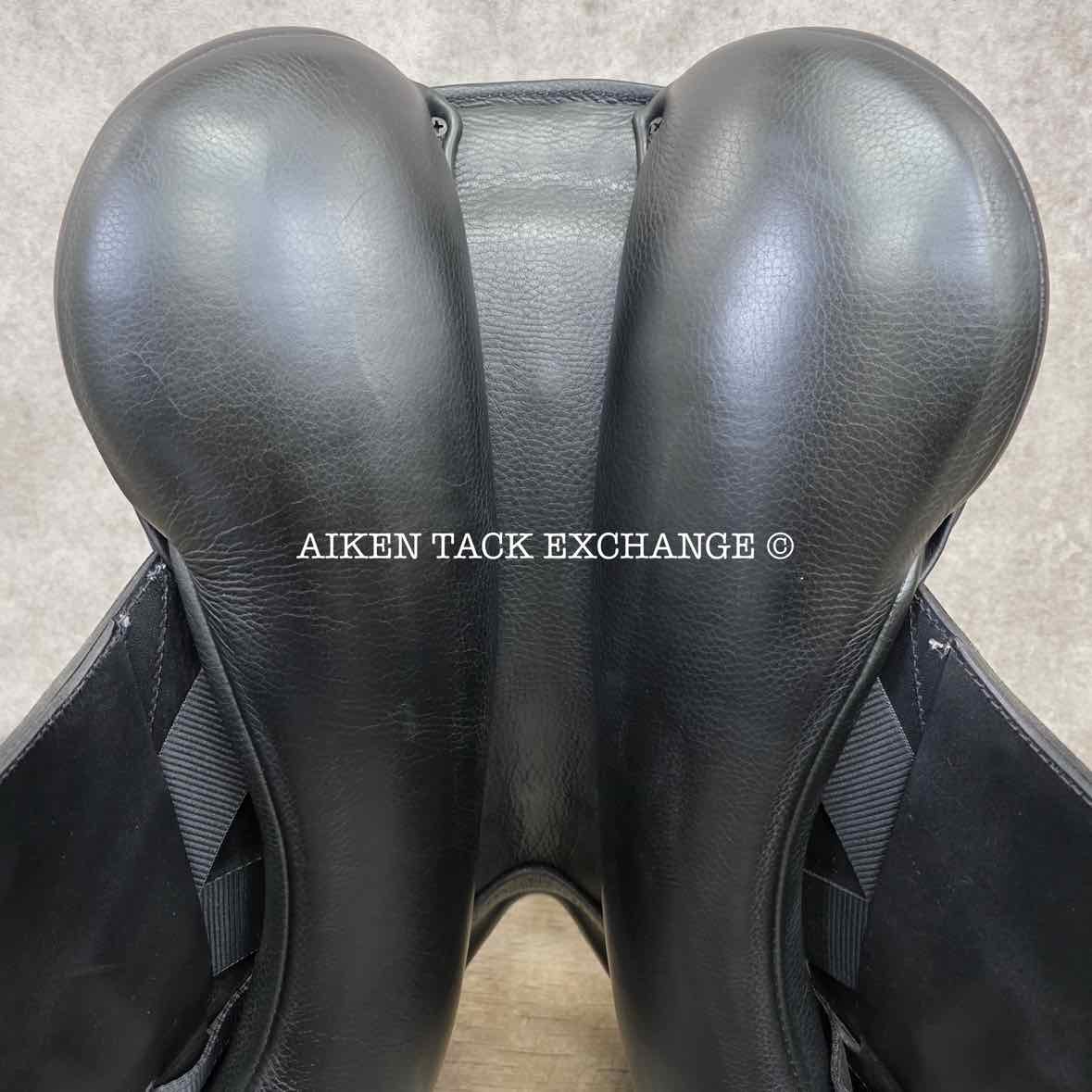 2020 Fairfax World Class Monoflap Dressage Saddle, 18" Seat, Adjustable Tree - Changeable Gullet, Wool Flocked Panels