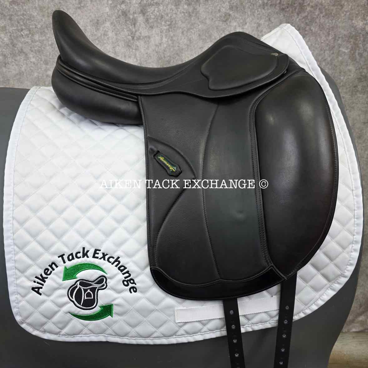 2015 Amerigo Pinerolo Classic Dressage Saddle, 17" Seat, MW/W Tree, Wool Flocked Panels
