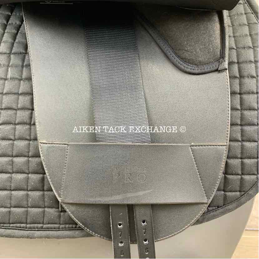 **SOLD** Wintec Pro Stock Australian Saddle, 17" / 17.5" Seat - Large, Adjustable Tree - Changeable Gullet, CAIR Panels