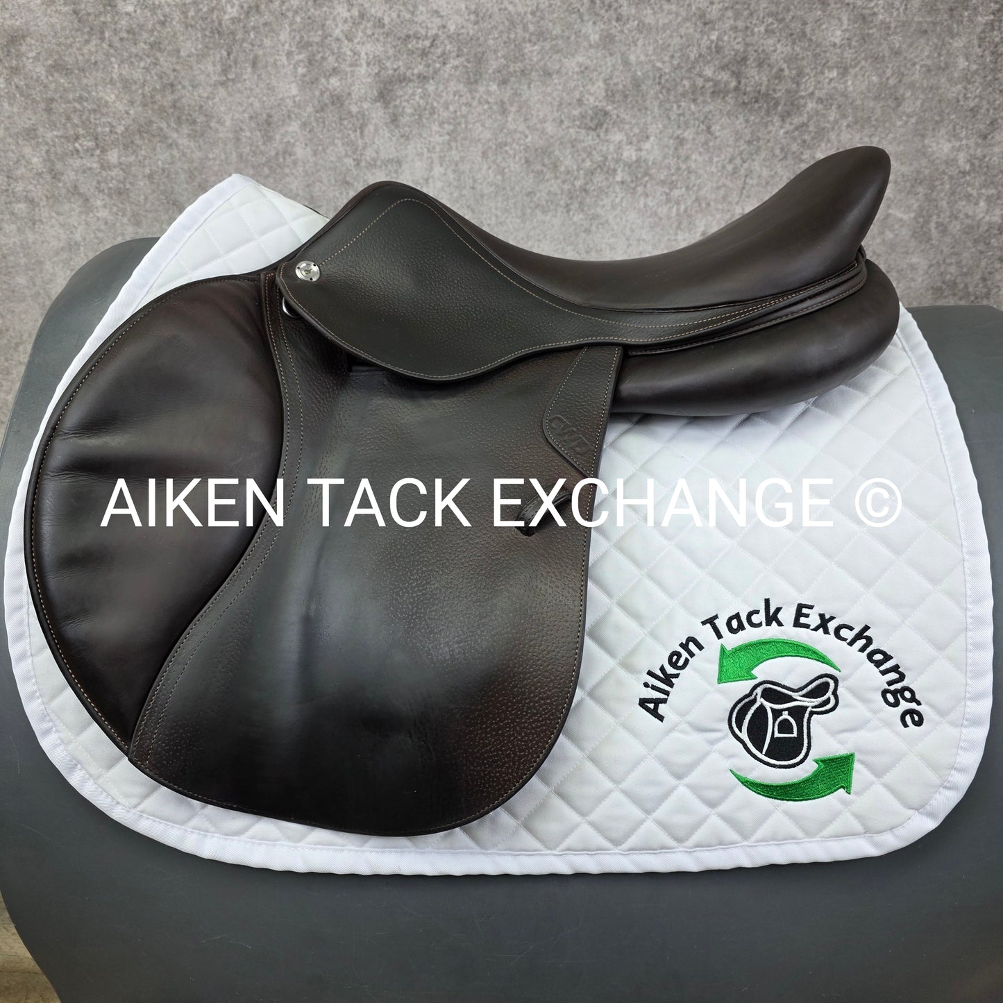2019 CWD SE02 Close Contact Jump Saddle, 17.5" Seat, 3C Flap, Medium Tree, Foam Panels