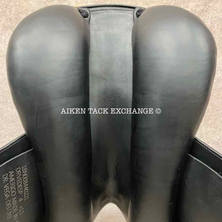 **SOLD** 2021 Amerigo Vega Dressage Deluxe Special Saddle, 18" Seat, Medium Wide Tree, Wool Flocked Panels