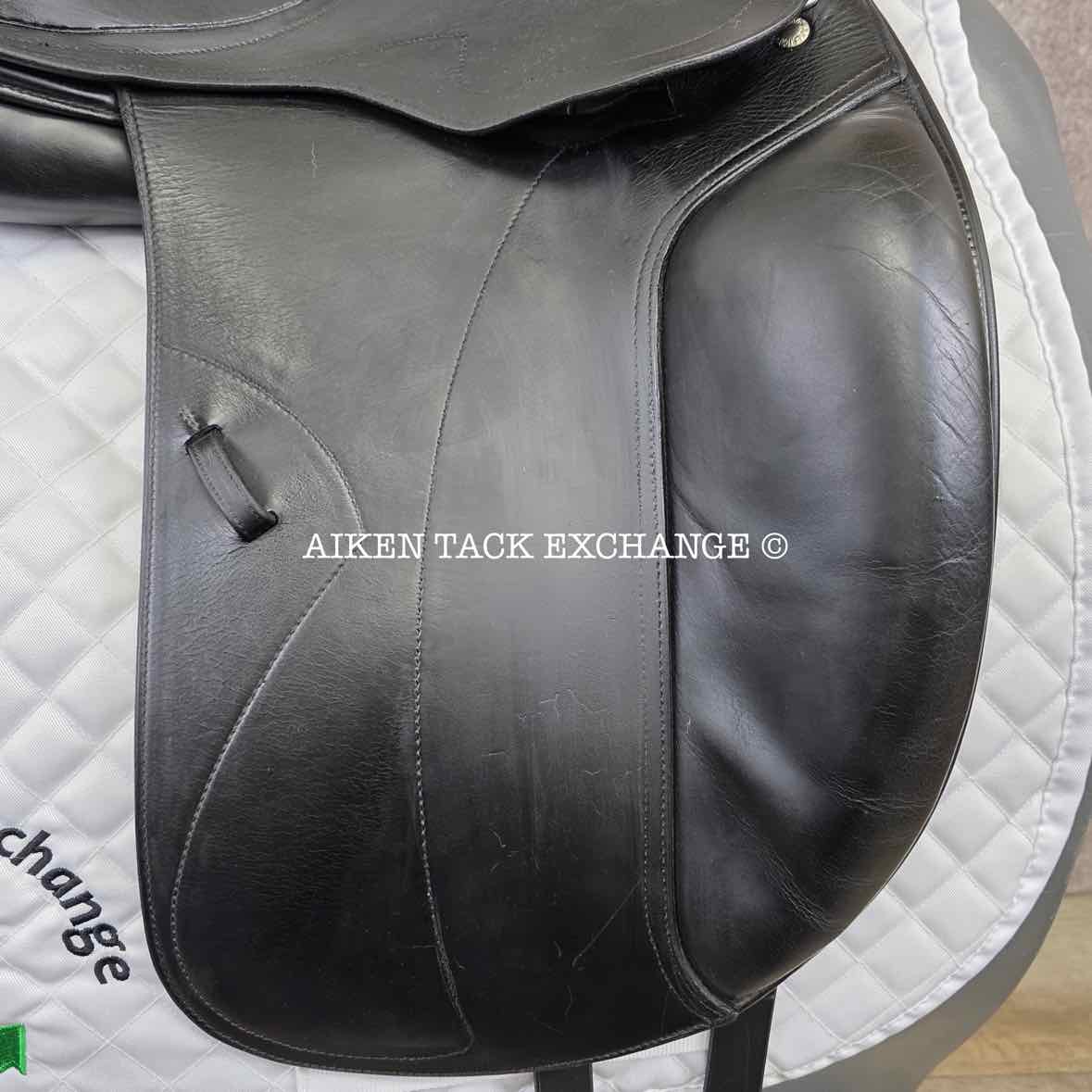 2009 Amerigo Pinerolo Classic Dressage Saddle, 17" Seat, M/MN Tree, Wool Flocked Panels