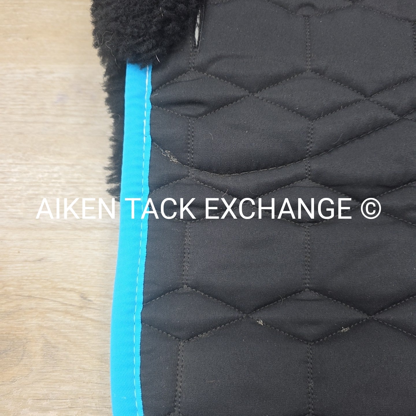 Mattes Dressage Trekking Saddle Pad with Sheepskin, Size Medium