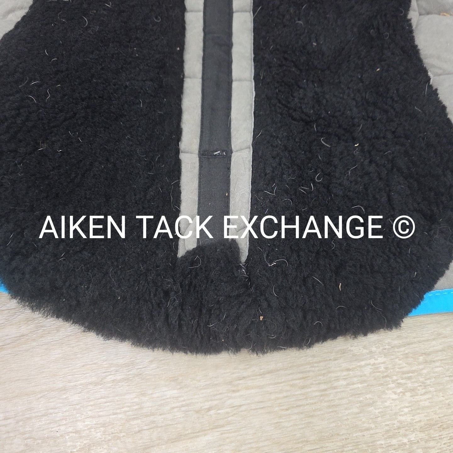 Mattes Dressage Trekking Saddle Pad with Sheepskin, Size Medium