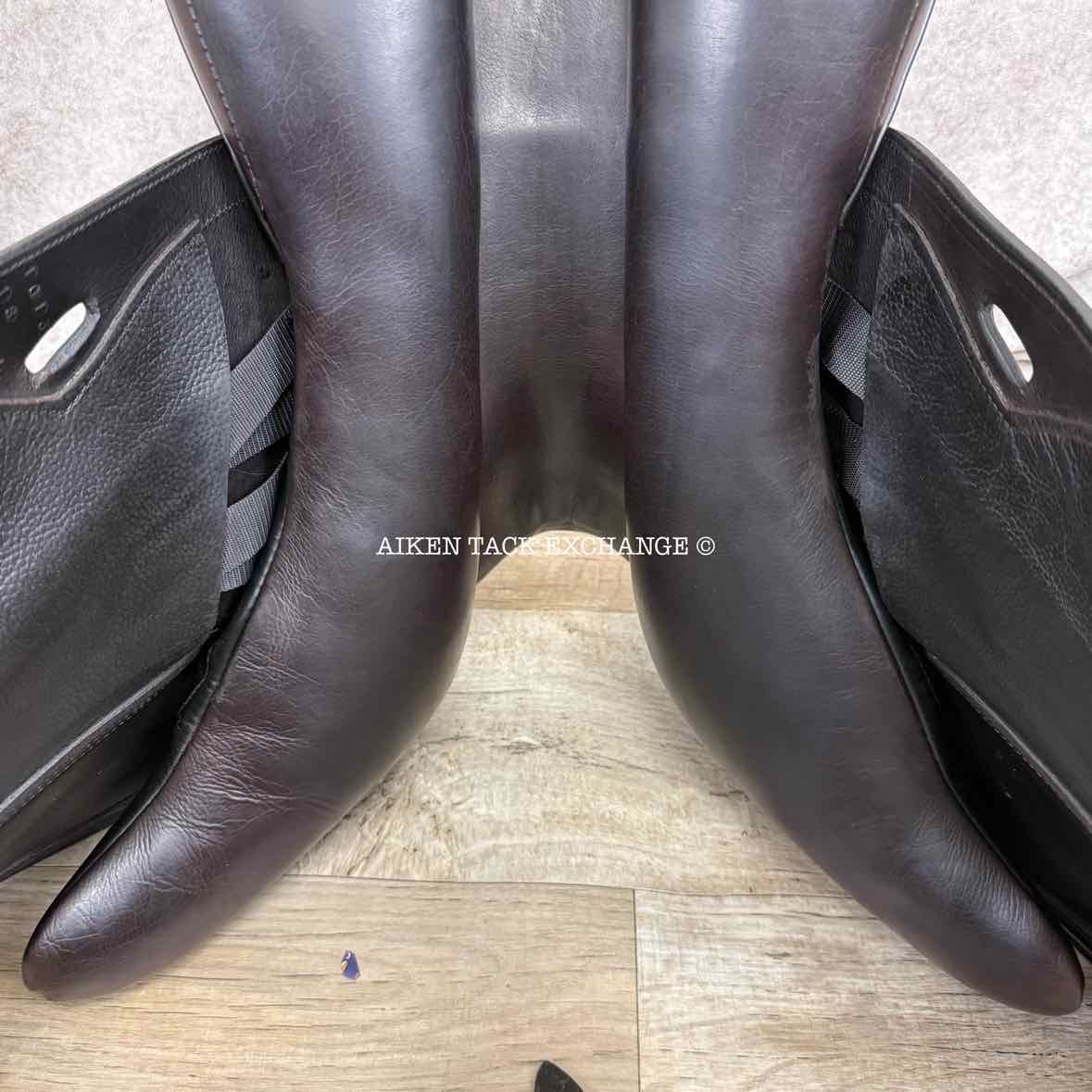 2013 DK Saddlery Liberty Monoflap Jump Saddle, 18" Seat, M/MW Tree, Wool Flocked Panels