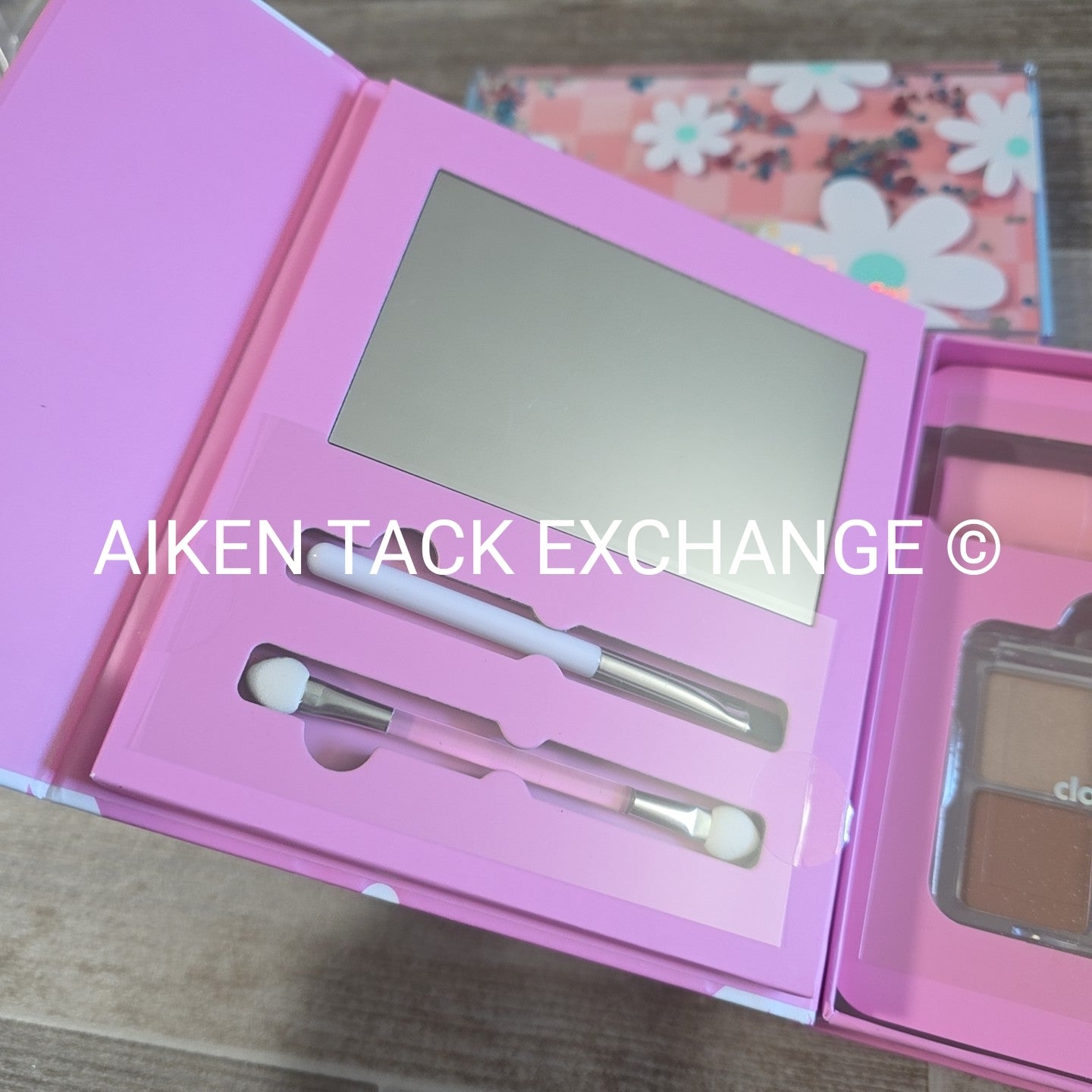 Claire's Makeup Bundle - 1 Eyeshadow Palette, 1 Makeup Kit