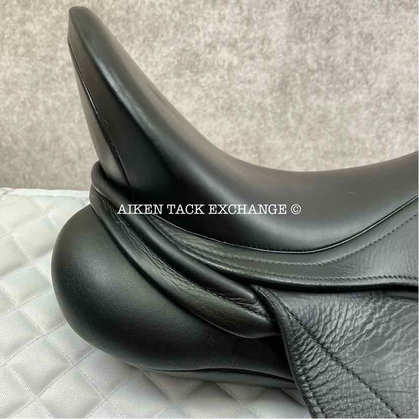 **On Trial** 2014 Schleese Obrigado Dressage Saddle, 17" Seat, Adjustable AdapTree, Wool Flocked Panels