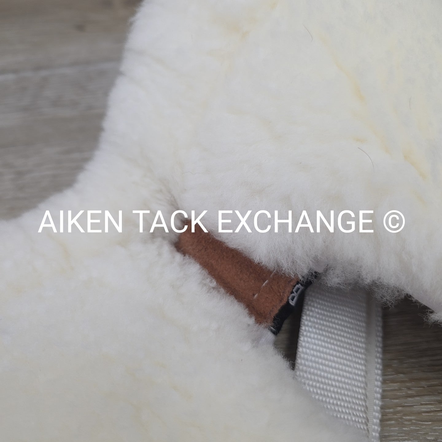 Ovation Europa Sheepskin Whither Relief Lift Back Half Pad, Size Medium (Does No