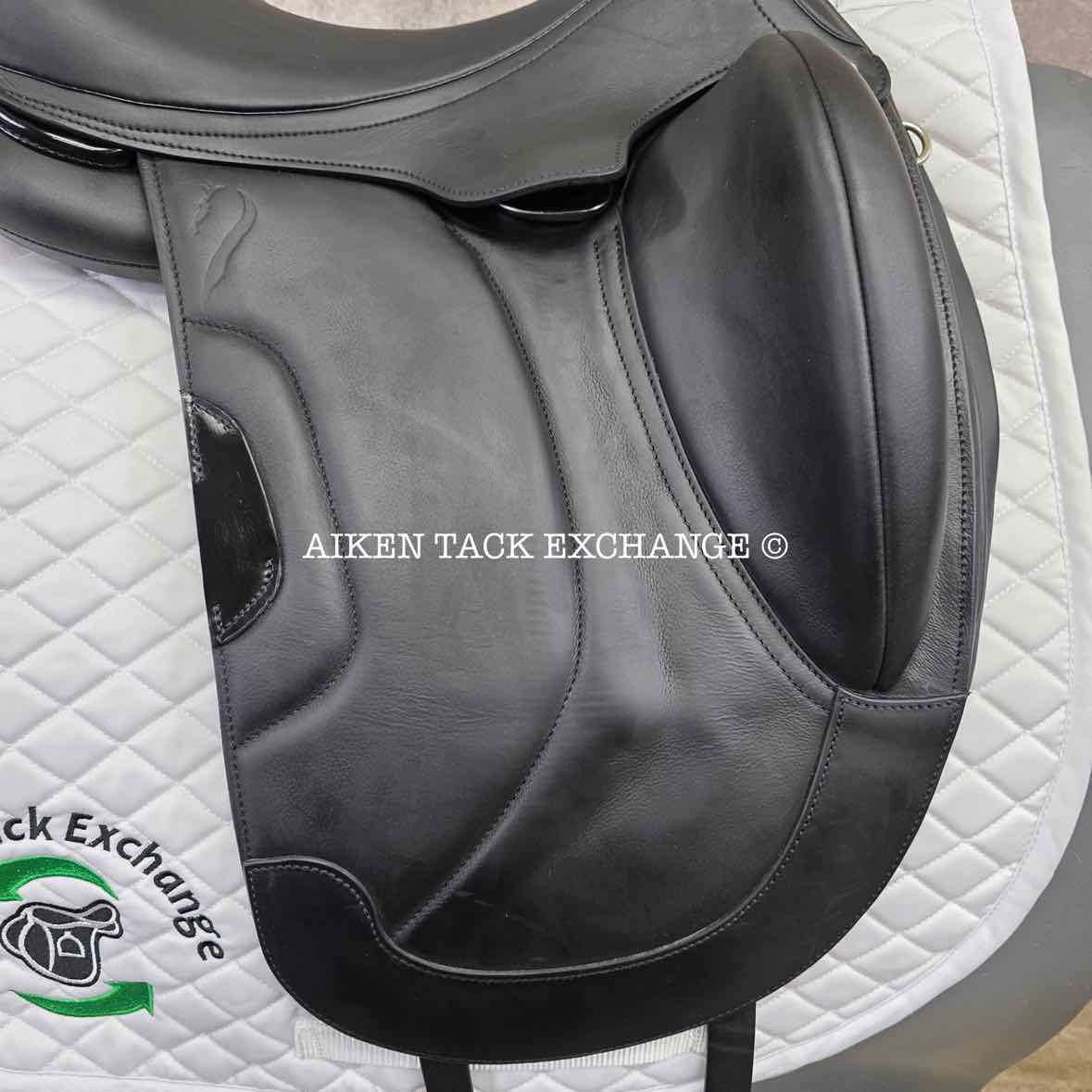 2025 Antares Tempo Monoflap Dressage Saddle, 18" Seat, 4C Flap, Medium Tree, Foam Panels, Full Buffalo Leather