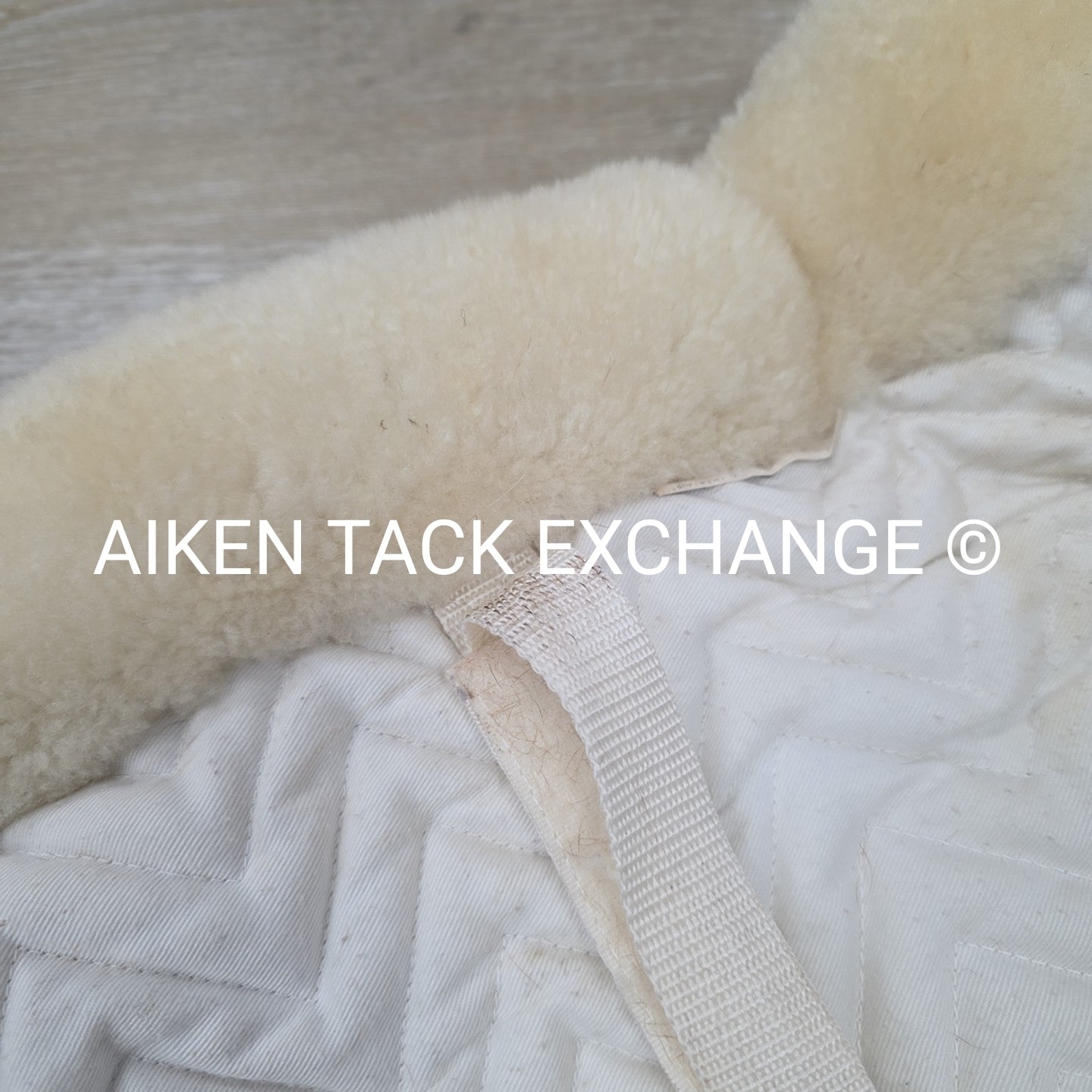 Fleeceworks Sheepskin Field HUnter Fox Hunter Pad with Front Roll & Full Trim