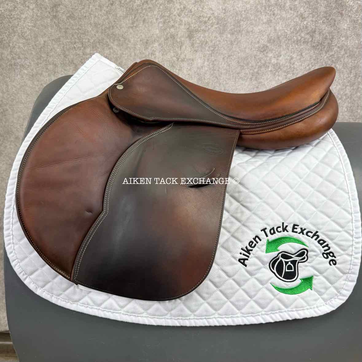 2009 Devoucoux Oldara Close Contact Jump Saddle, 18" Seat, 3A Flap, Medium Wide Tree, Foam Panels