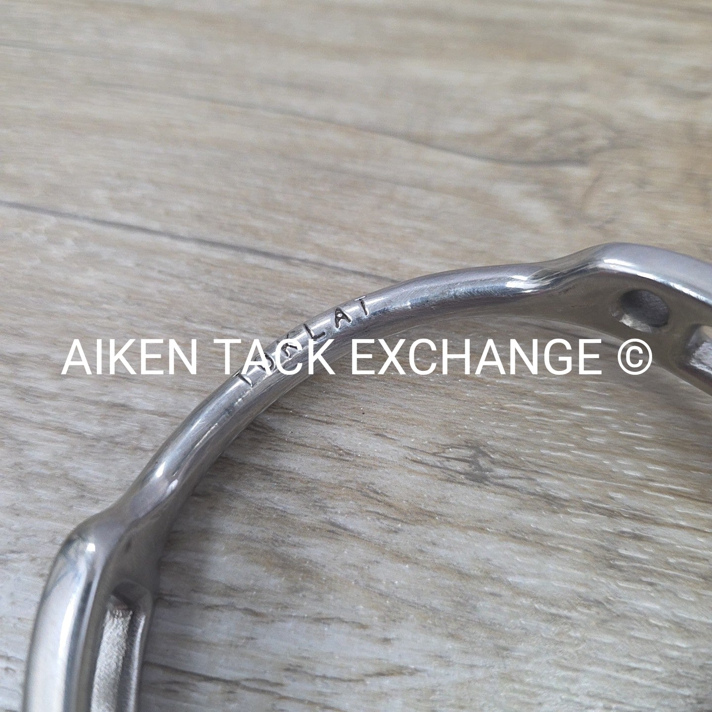 Myler English Dee with Hooks and Narrow Low Ported Barrel MB 43 LP 5"