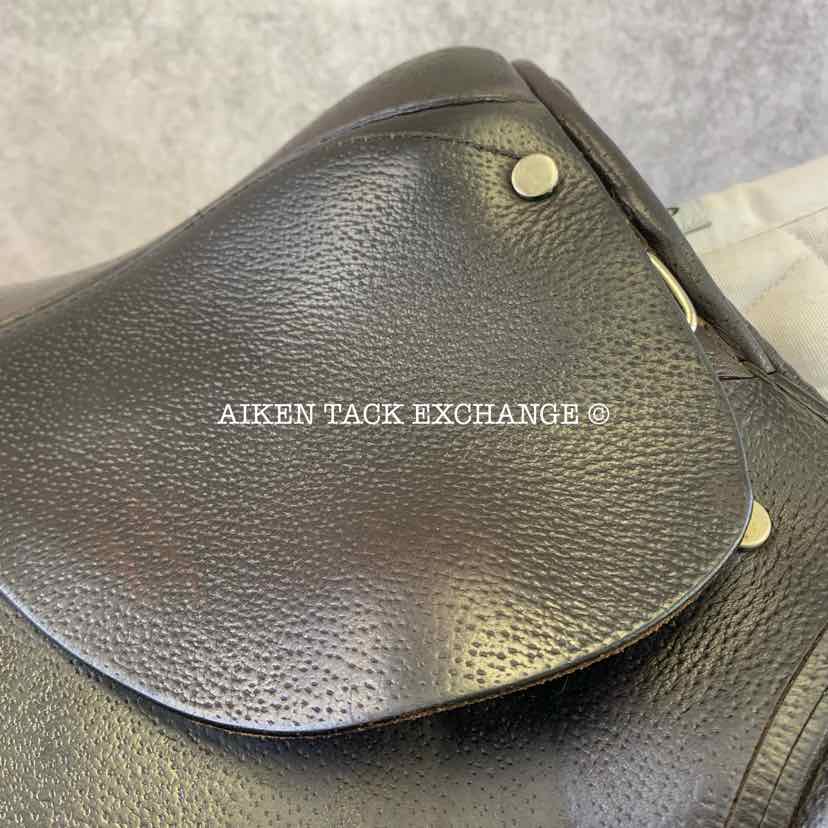 **SOLD** Tom Wallace Jump Saddle, 17.5" Seat, Forward Flap, Medium Tree, Wool Flocked Panels, Comes with Stirrups & Leathers