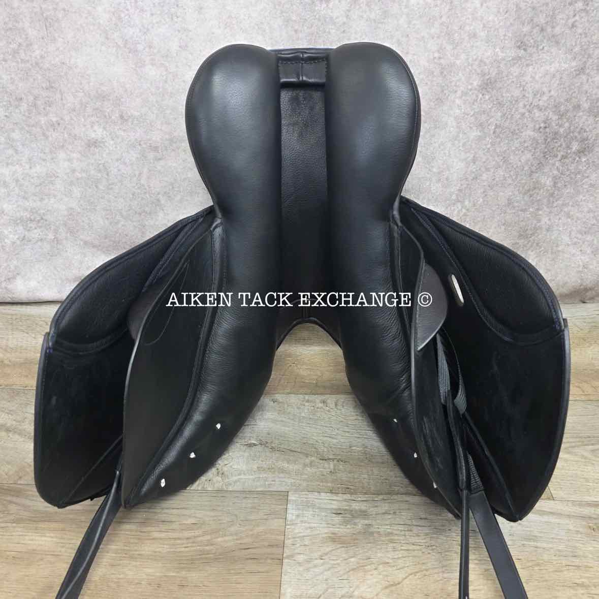**SOLD** Adam Ellis Jump Saddle, 17" Seat, Medium Wide Tree, Wool Flocked Panels