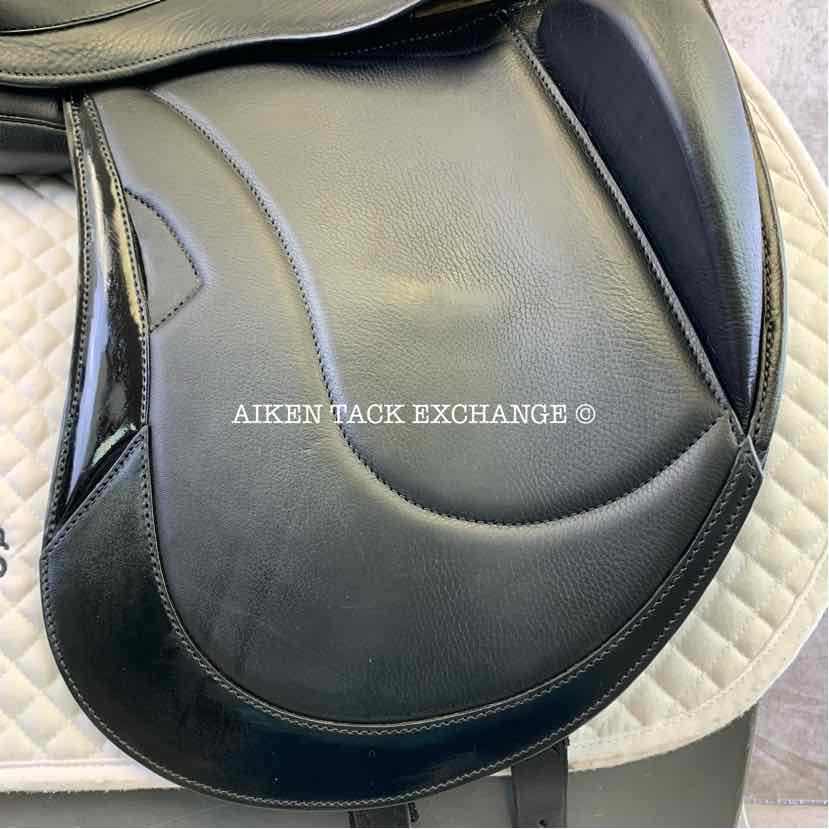 **SOLD** 2018 Stubben Centurion Monoflap Dressage Saddle, 17.5" Seat with Biomex, Short Flap, 27 cm Tree - Narrow, Wool Flocked Panels