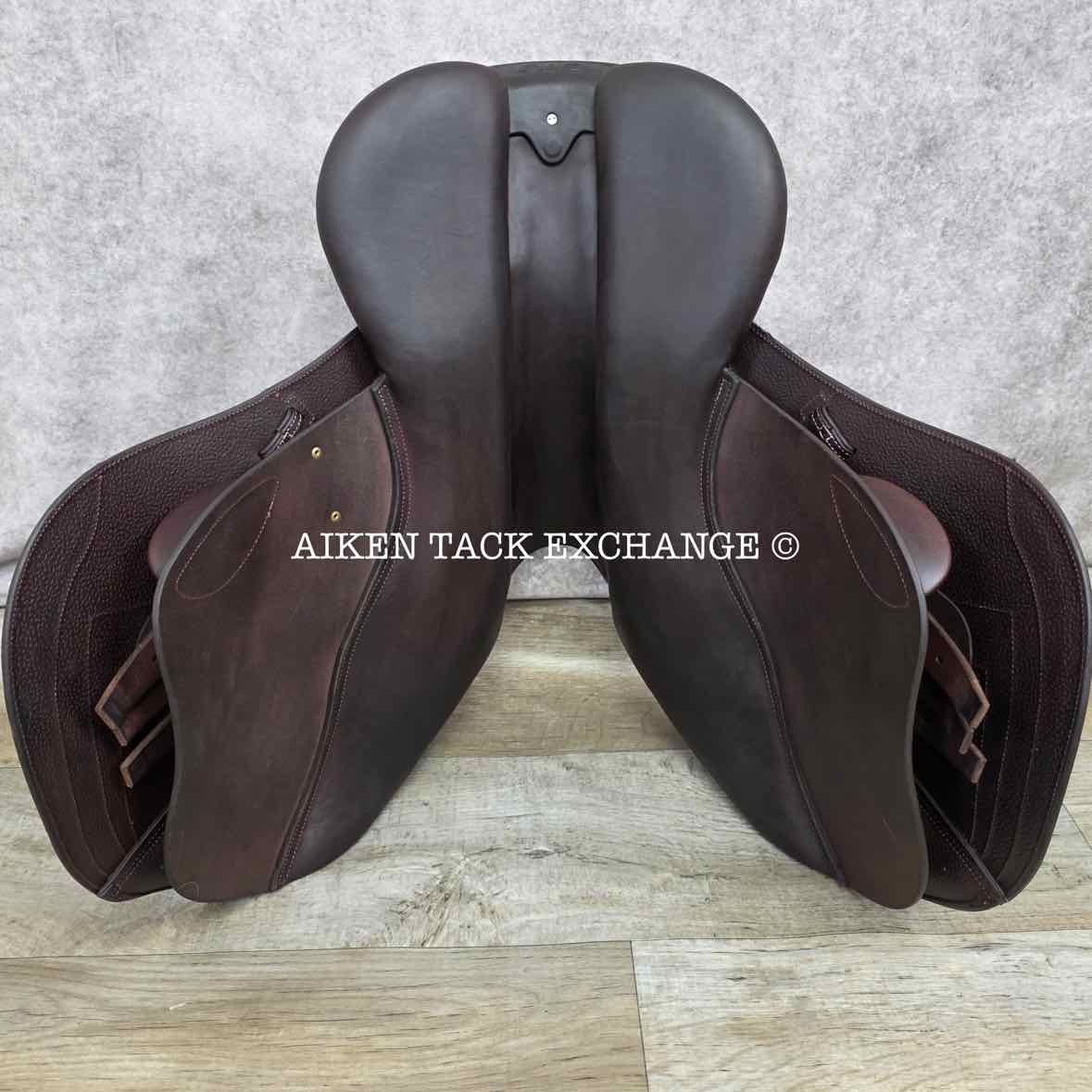 2024 CWD SE01 Close Contact Jump Saddle, 17" Seat, 3CH Flap, Medium Tree, Foam Panels, Full Buffalo Leather