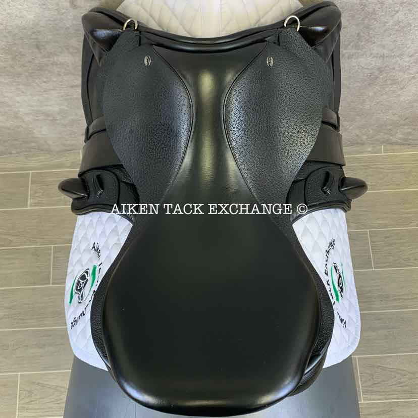 **SOLD** 2023 Black Country Vinici Monoflap Jump Saddle, 18" Seat, Forward Flap, Medium Wide/Wide Tree, Wool Flocked Panels