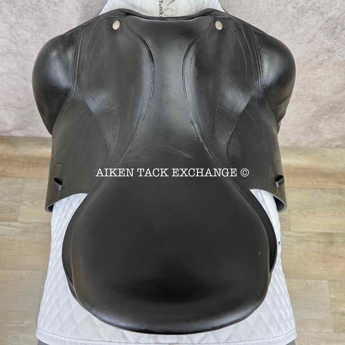 2009 Amerigo Pinerolo Classic Dressage Saddle, 17" Seat, M/MN Tree, Wool Flocked Panels