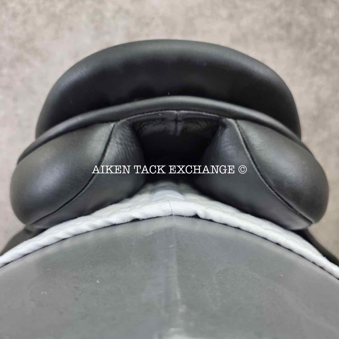 2007 County Innovation Jump Saddle, 18" Seat, Medium Tree, Wool Flocked Panels
