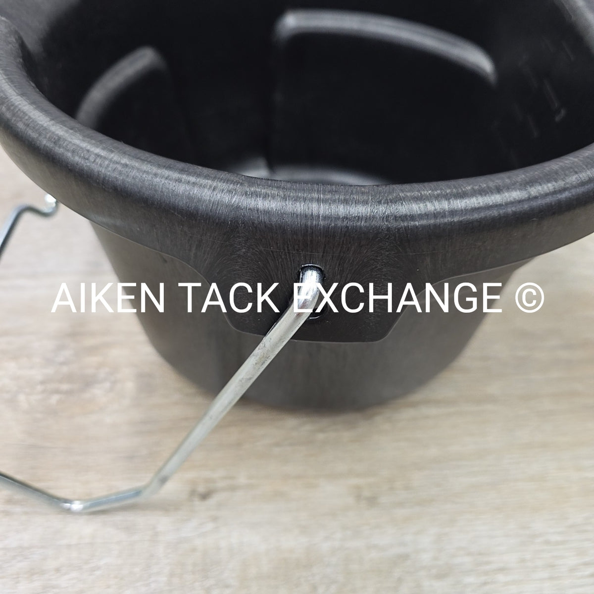 BRUTE 2 Gallon 3-in-1 Flat Back Bucket