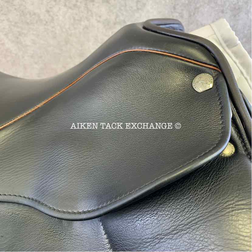 2017 Sommer Espirit Dressage Saddle, 17.5" Seat, 31.5 Tree - Wide (Adjustable), Wool Flocked Panels