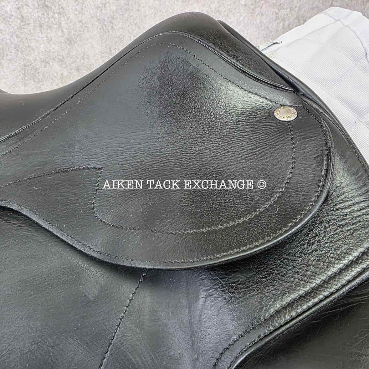 2009 Amerigo Pinerolo Classic Dressage Saddle, 17" Seat, M/MN Tree, Wool Flocked Panels