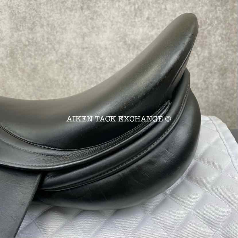 **SOLD** 2000 Prestige Dressage 2000 Saddle, 17.5" Seat, 34 Tree - Medium Wide, Wool Flocked Panels
