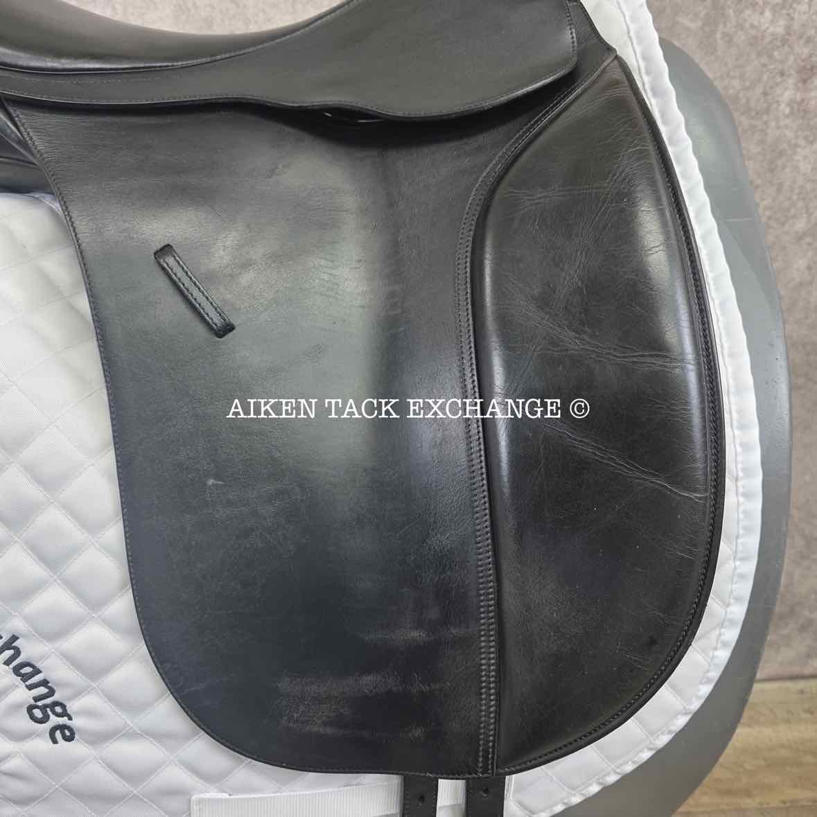 2004 Bates Caprilli Dressage Saddle, 18" Seat, Adjustable Tree - Changeable Gullet, Wool Flocked Panels