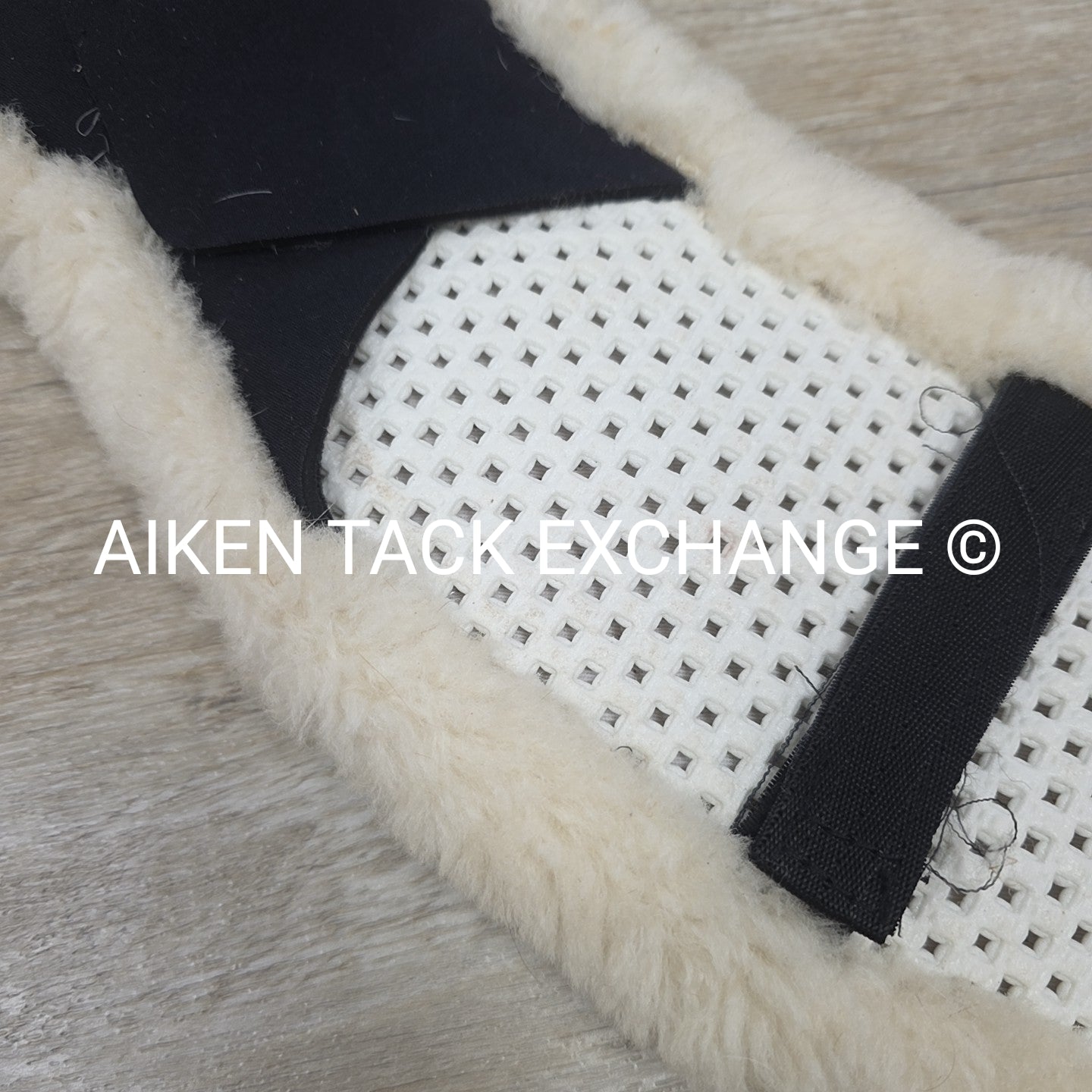 Total Saddle Fit Sheepskin Girth Cover, White, Size Large (28 - 30)