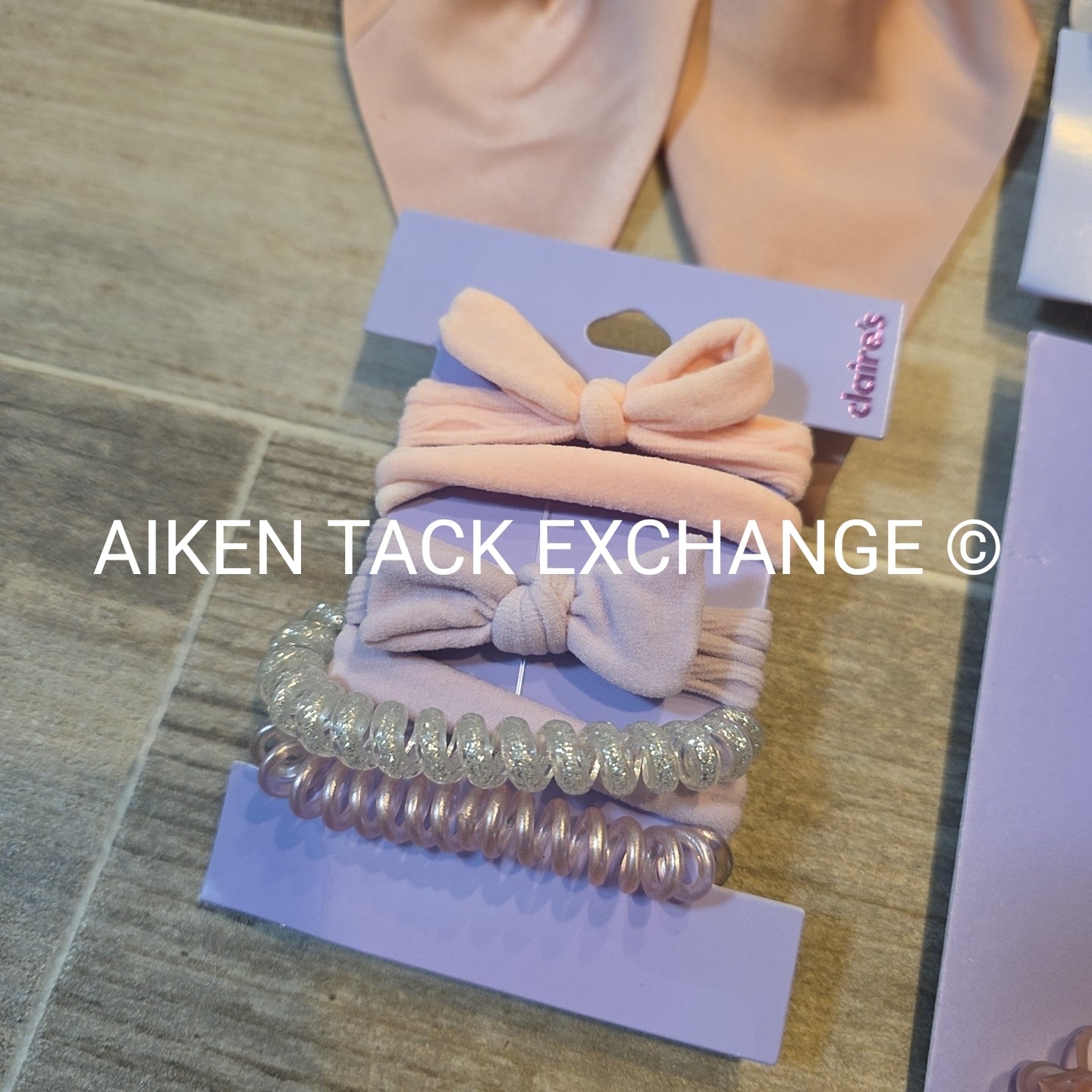 Claire's Hair Bundle - 4 Claw Clip, 1 Hair Clip, 1 Pack of Hair Ties