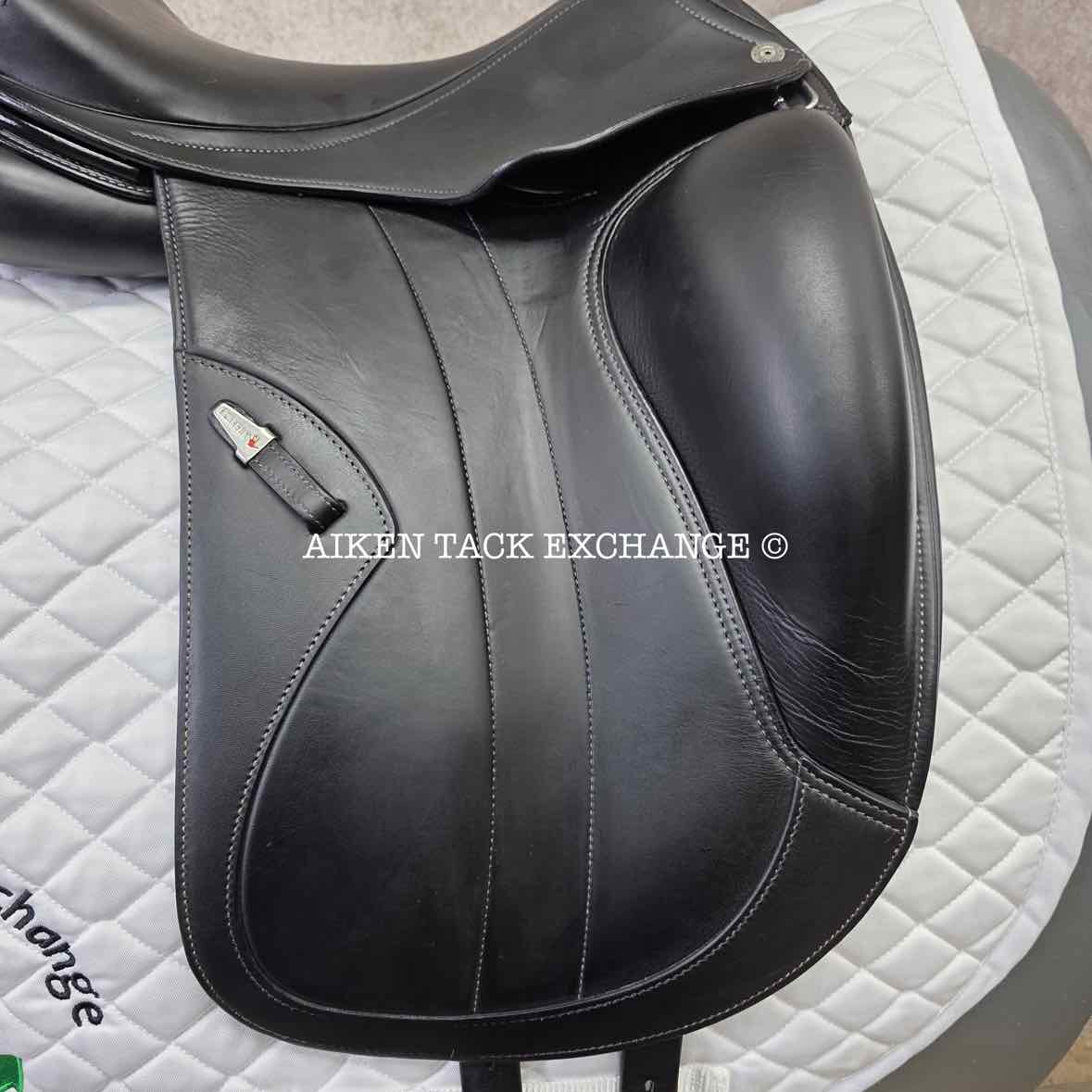 **SOLD** 2020 Equipe E-Carbon Kalifornia Monoflap Dressage Saddle, 17" Seat, MW/W Tree, Foam Panels