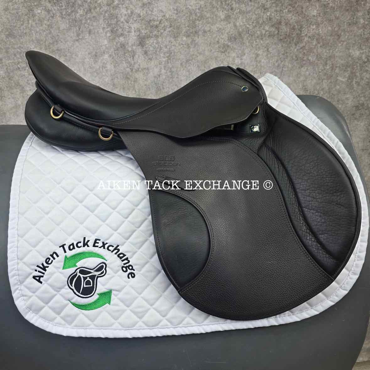 2025 Stubben Roxane Jump Saddle, 18" Seat with Biomex, 28cm Tree - Medium Narrow, Wool Flocked Panels
