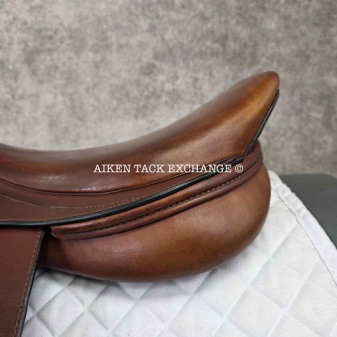 2007 Circuit by Dover Saddlery Close Contact Jump Saddle, 18" Seat, Medium Wide Tree, Foam Panels