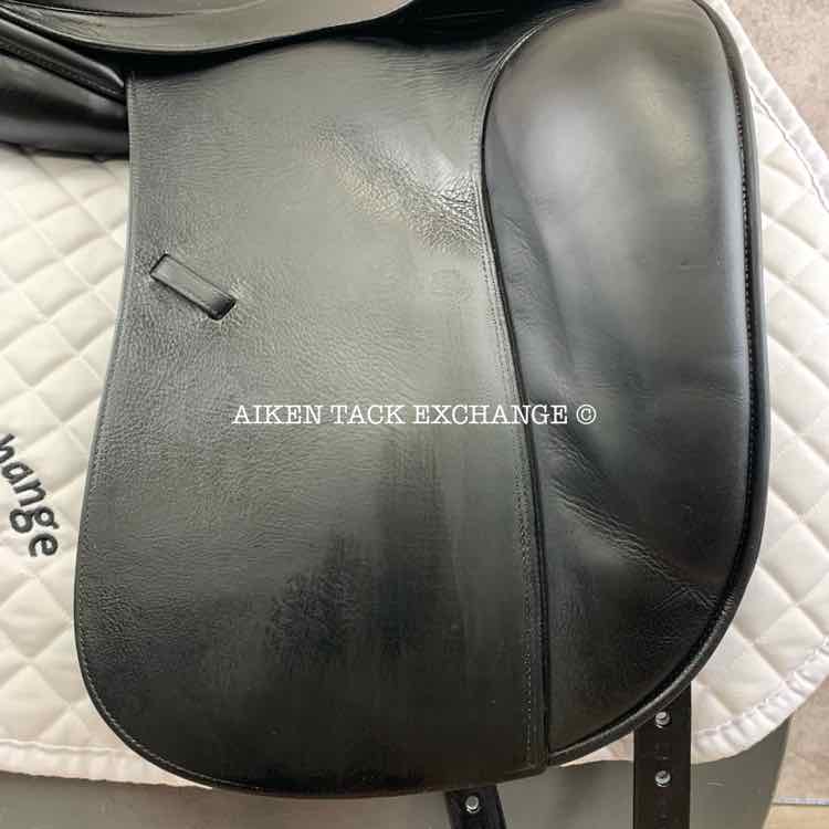 **SOLD** 2000 Prestige Dressage 2000 Saddle, 17.5" Seat, 34 Tree - M/MW, Wool Flocked Panels