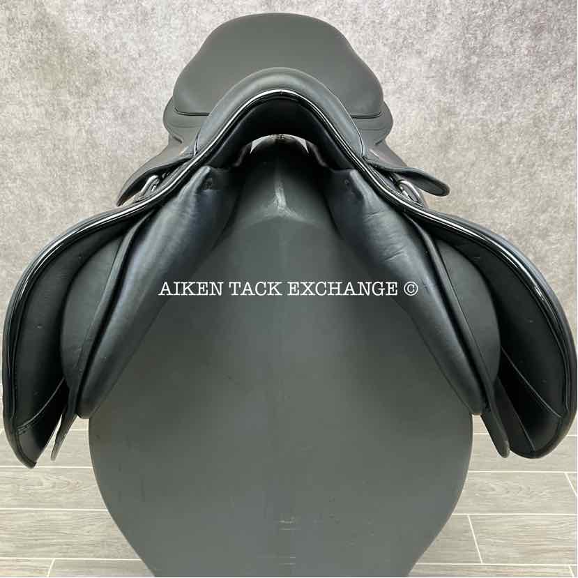 2023 MacRider Grand Prix Pro Jump Saddle, 17" Seat, Medium Wide Tree, Wool Flocked Panels