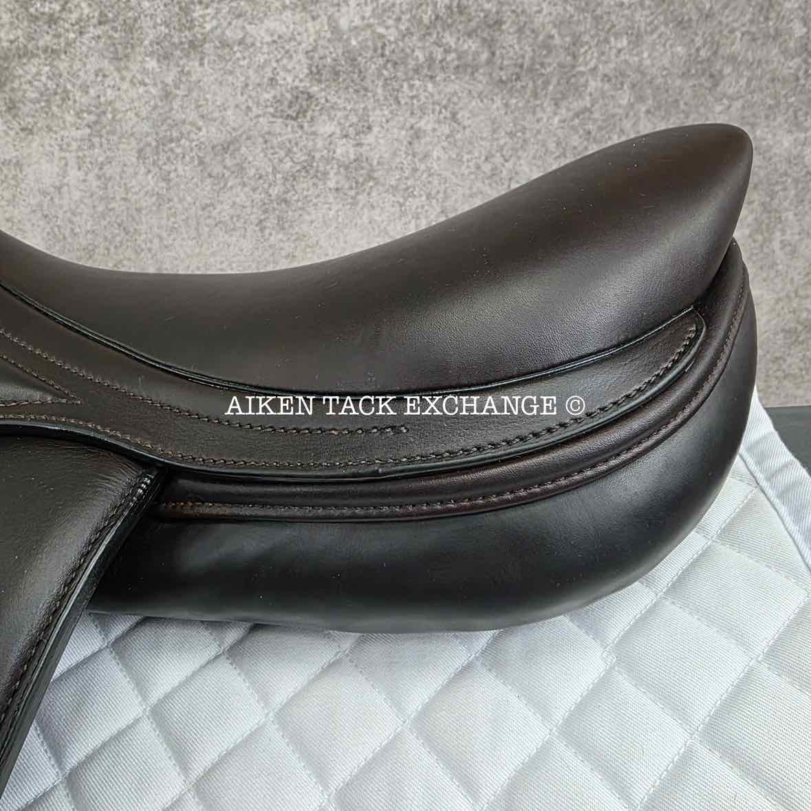 **SOLD** 2023 Amerigo Vega Salto Monoflap Jump Saddle, 17" Seat, Medium Tree, Wool Flocked Panels