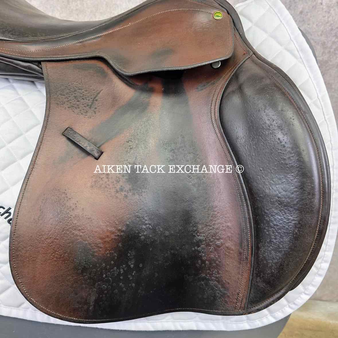 2005 County Conquest Jump Saddle, 18" Seat, Medium Tree, Wool Flocked Panels