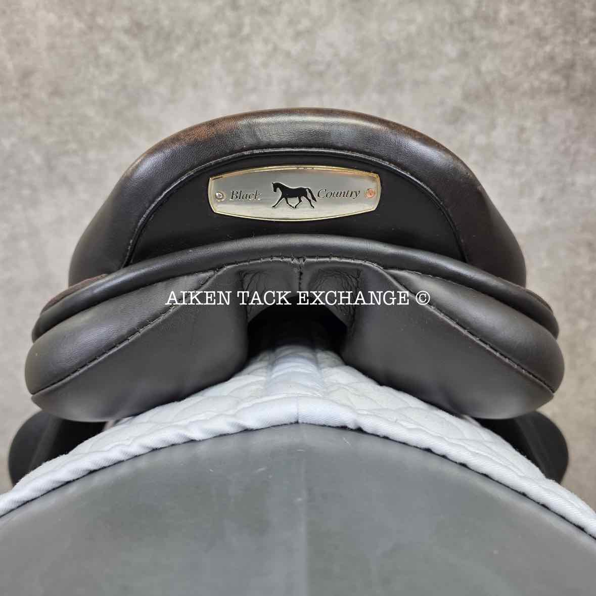 **On Trial** 2014 Black Country Solare Vinici Monoflap Jump Saddle, 17.5" Seat, Medium Wide Tree, Wool Flocked Panels