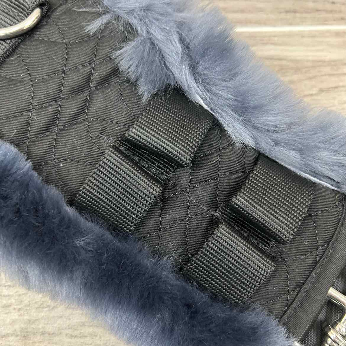 CAS Equestrian Sheepskin Girth, Black & Grey, 20"
