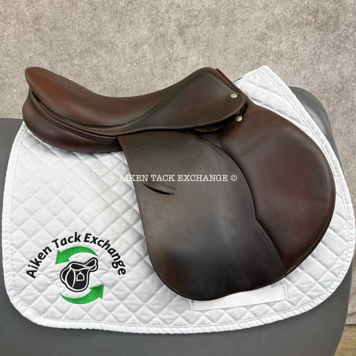 2009 Devoucoux Oldara Close Contact Jump Saddle, 17.5" Seat, 2A Flap, M/MW Tree, Foam Panels