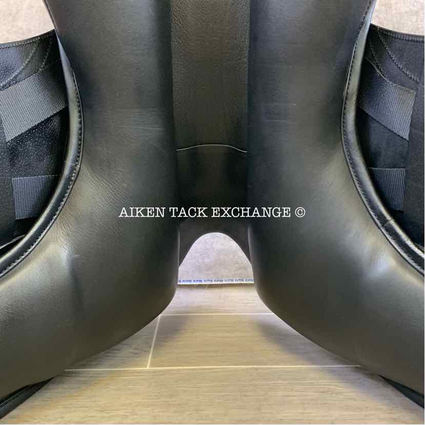 **On Trial** 2020 PDS Carl Hester Delicato II Monoflap Dressage Saddle, 17" Seat, Adjustable Tree - Changeable Gullet, Wool Flocked Panels