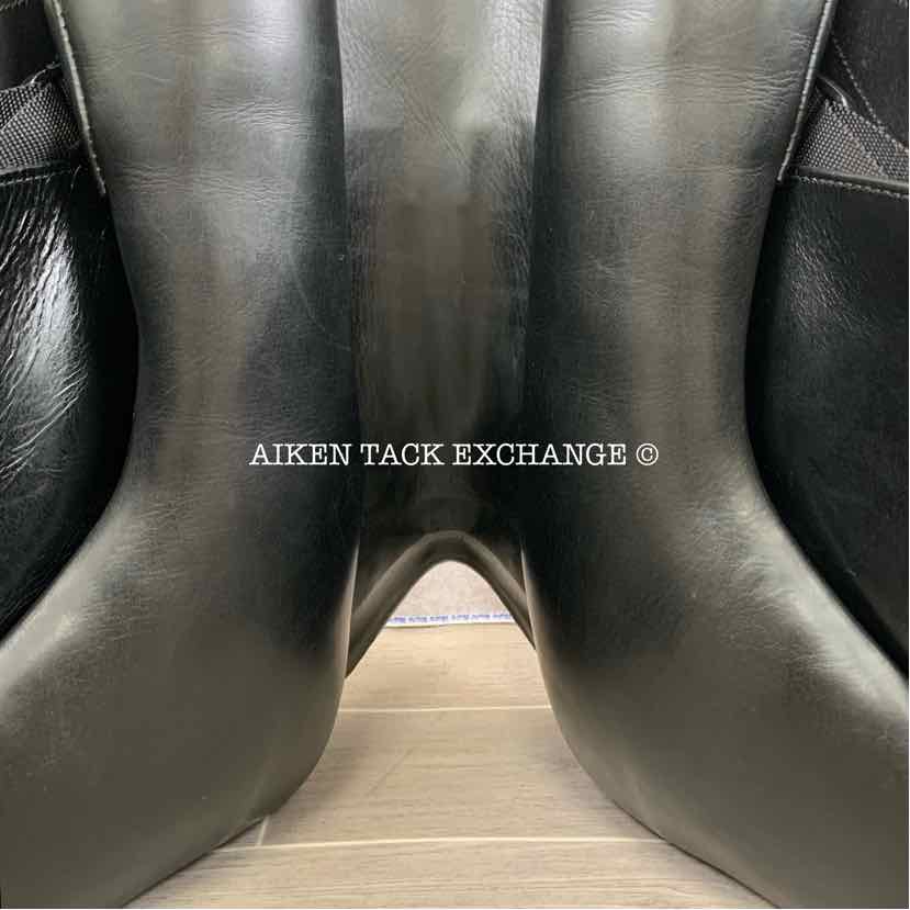 2006 Schleese Wave Dressage Saddle, 18" Seat, Adjustable AdapTree, Wool Flocked Panels