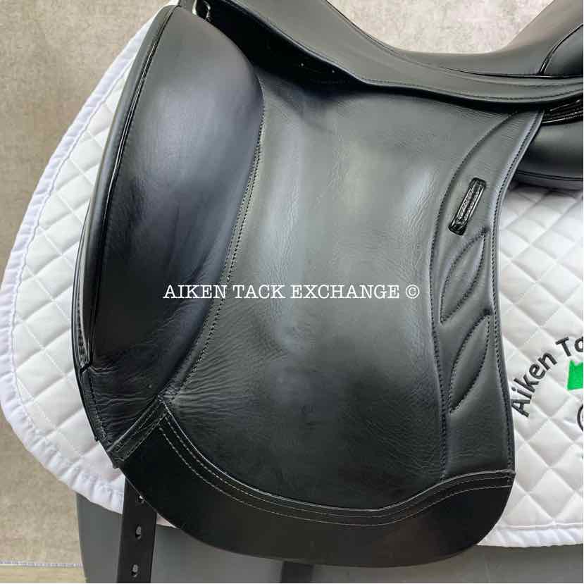 2022 JC Performance Line P2 Monoflap Dressage Saddle, 18" Seat, Wide Tree, Wool Flocked Pony Panels