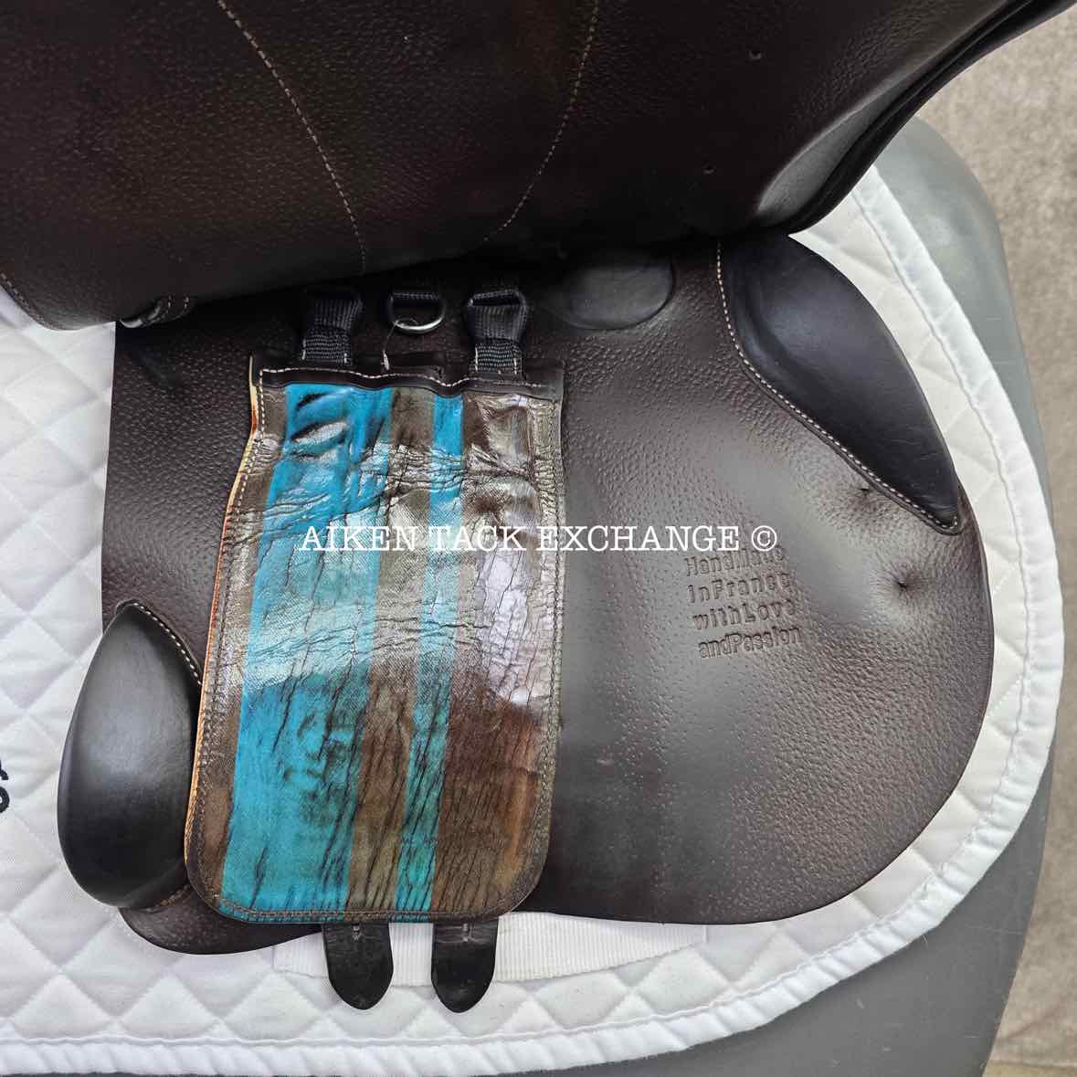 2015 Voltaire Stuttgart Jump Saddle, 17.5" Seat, 3AA Flap, Medium Wide Tree, PRO Panels, Full Buffalo Leather