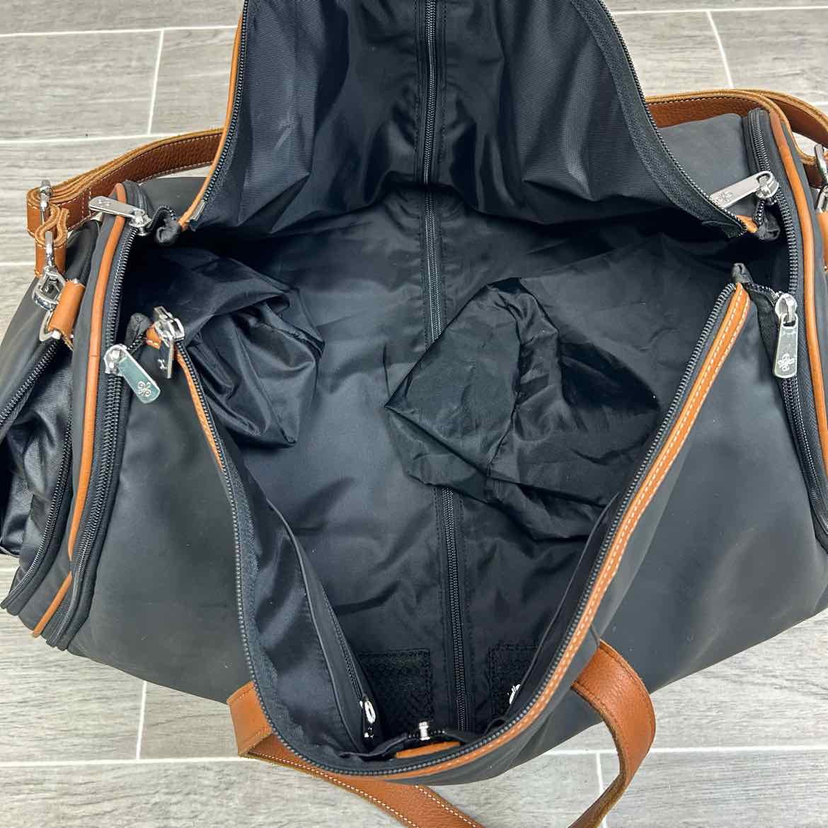 Penelope Show Travel Bag, Comes wih Dust Cover