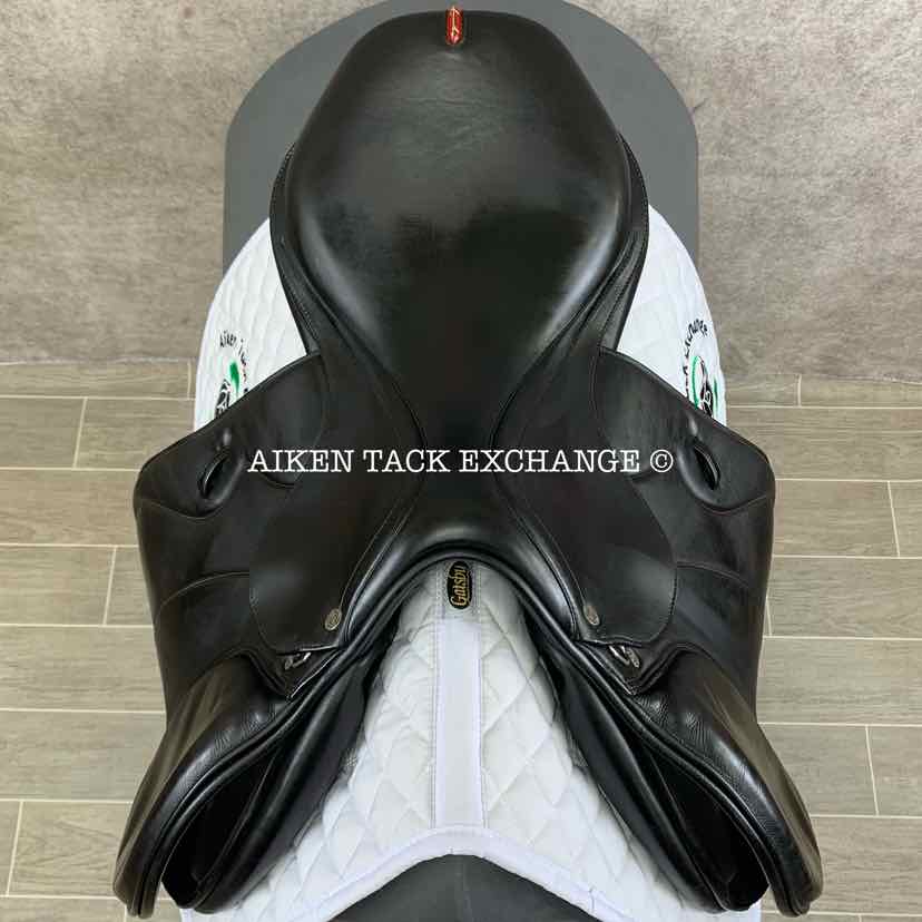 **SOLD** 2018 Equipe Synergy Special Close Contact Jump Saddle, 17.5" Seat, Forward Flap, Medium Wide Tree, Foam Panels