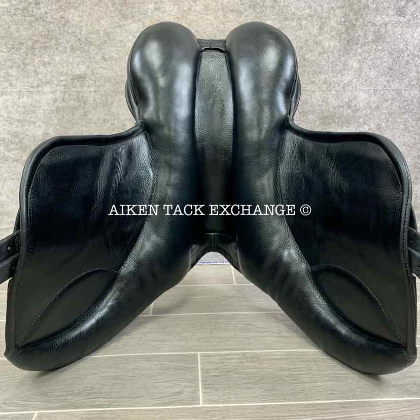 **SOLD** 2020 Berney Brothers Grand Olympic Monoflap Jump Saddle, 17" Seat, Medium Tree, Wool Flocked Panels