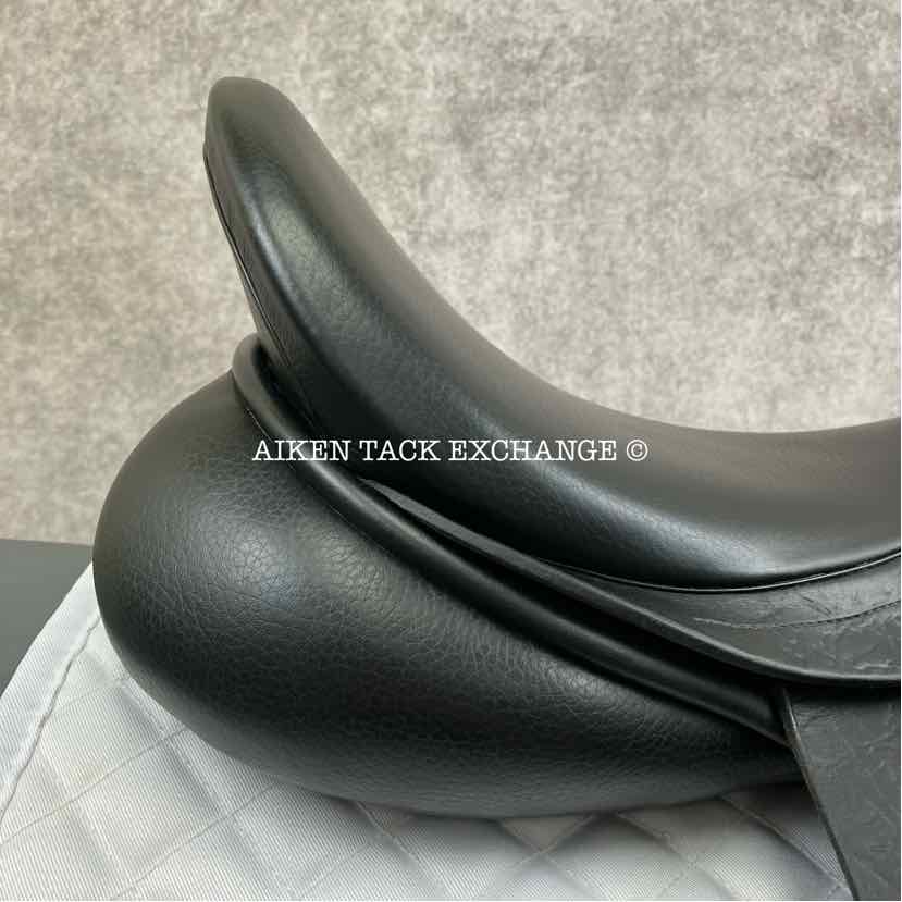 2011 County Fusion Dressage Saddle, 18" Seat, Medium Tree, Wool Flocked Panels