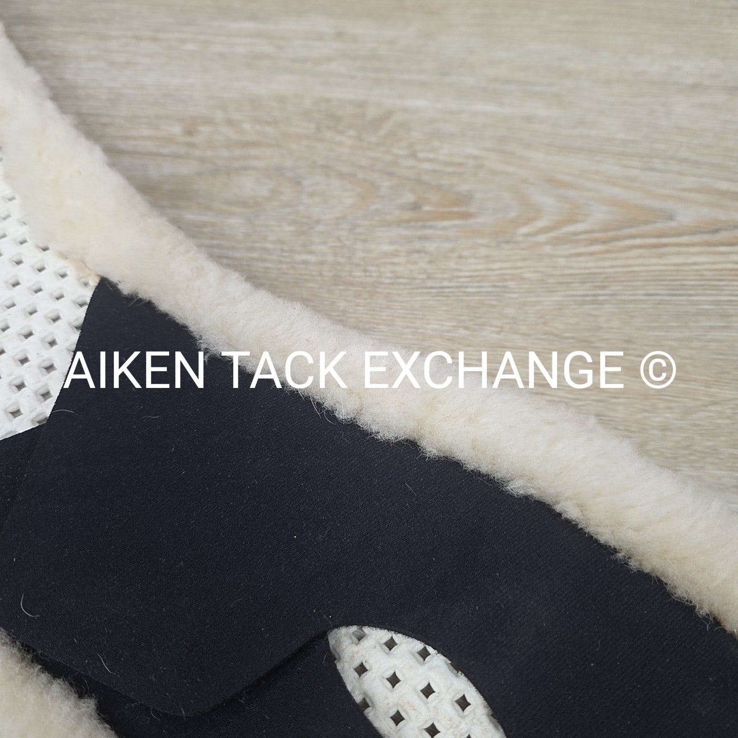 Total Saddle Fit Sheepskin Girth Cover, White, Size Large (28 - 30)