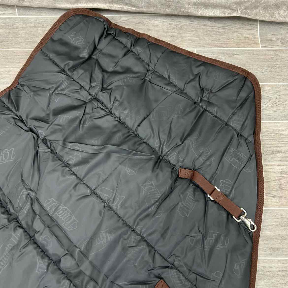 Tough 1 250 G Fill Neck Cover, Size Large